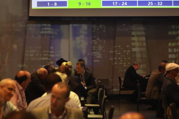 אולם פגישות B2B עם לוח פגישות במהלך פגישות עסקים
